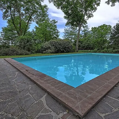 Sleeps 5 *